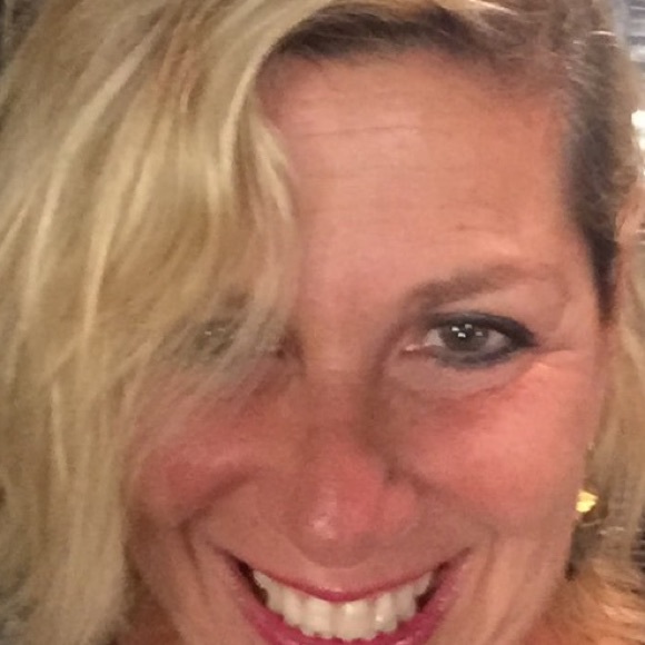 Meet your Posher, Robyn - Picture 1 of 1